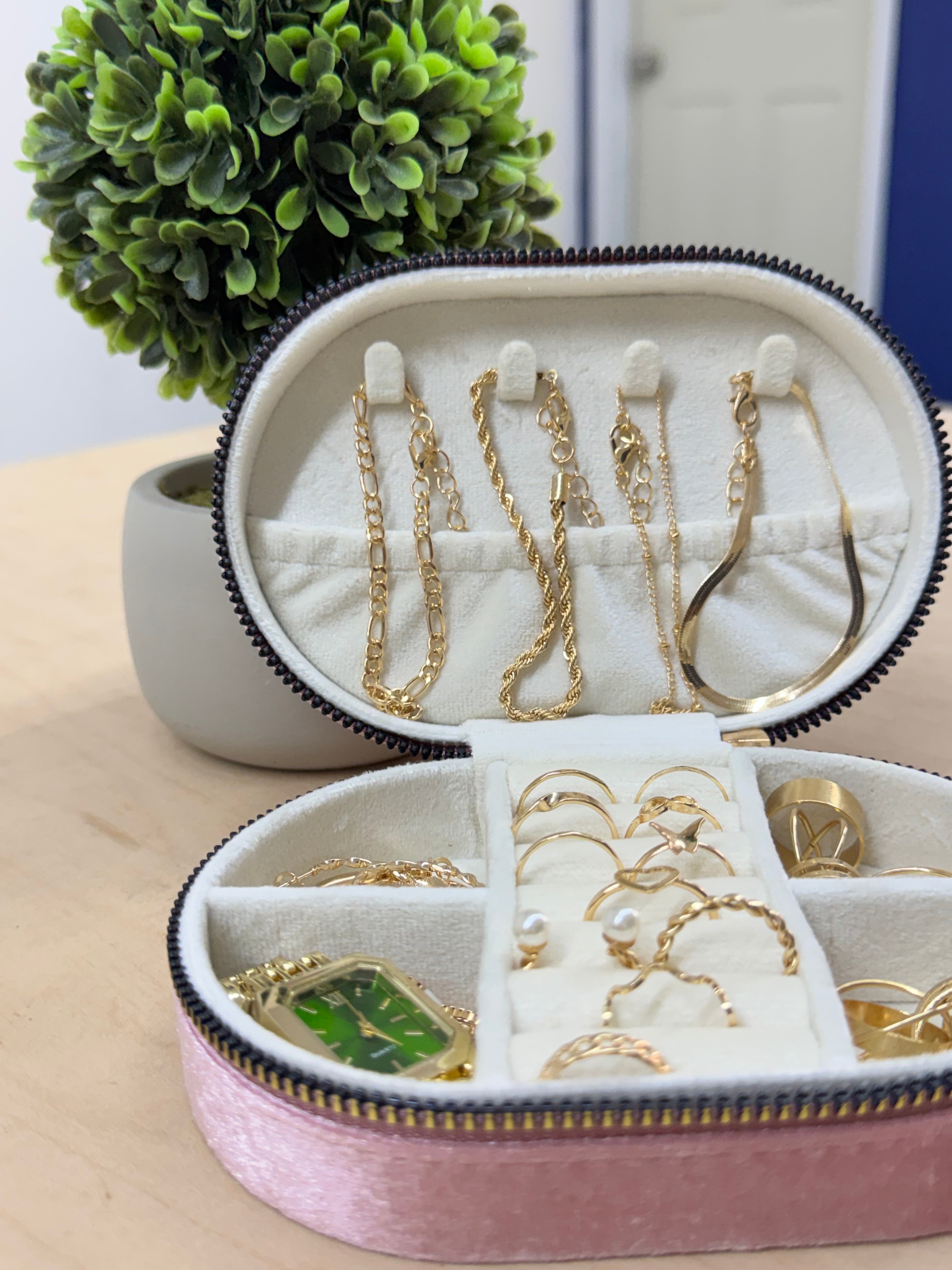Luxury Velvet Jewelry Box – Elegant Jewelry Organizer