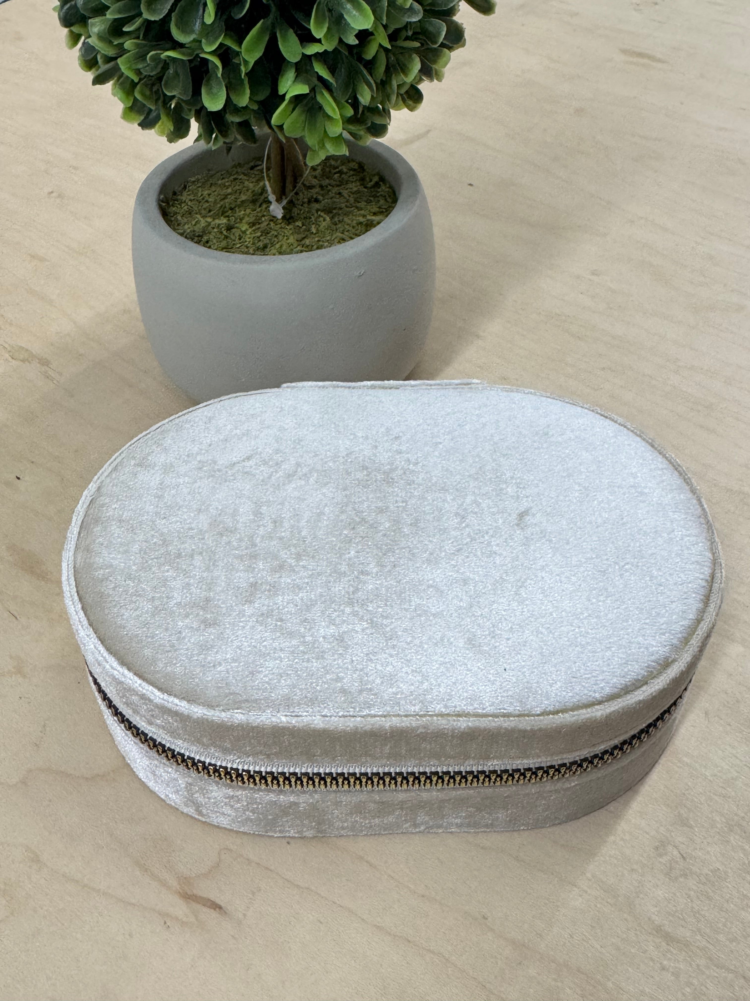 Luxury Velvet Jewelry Box – Elegant Jewelry Organizer