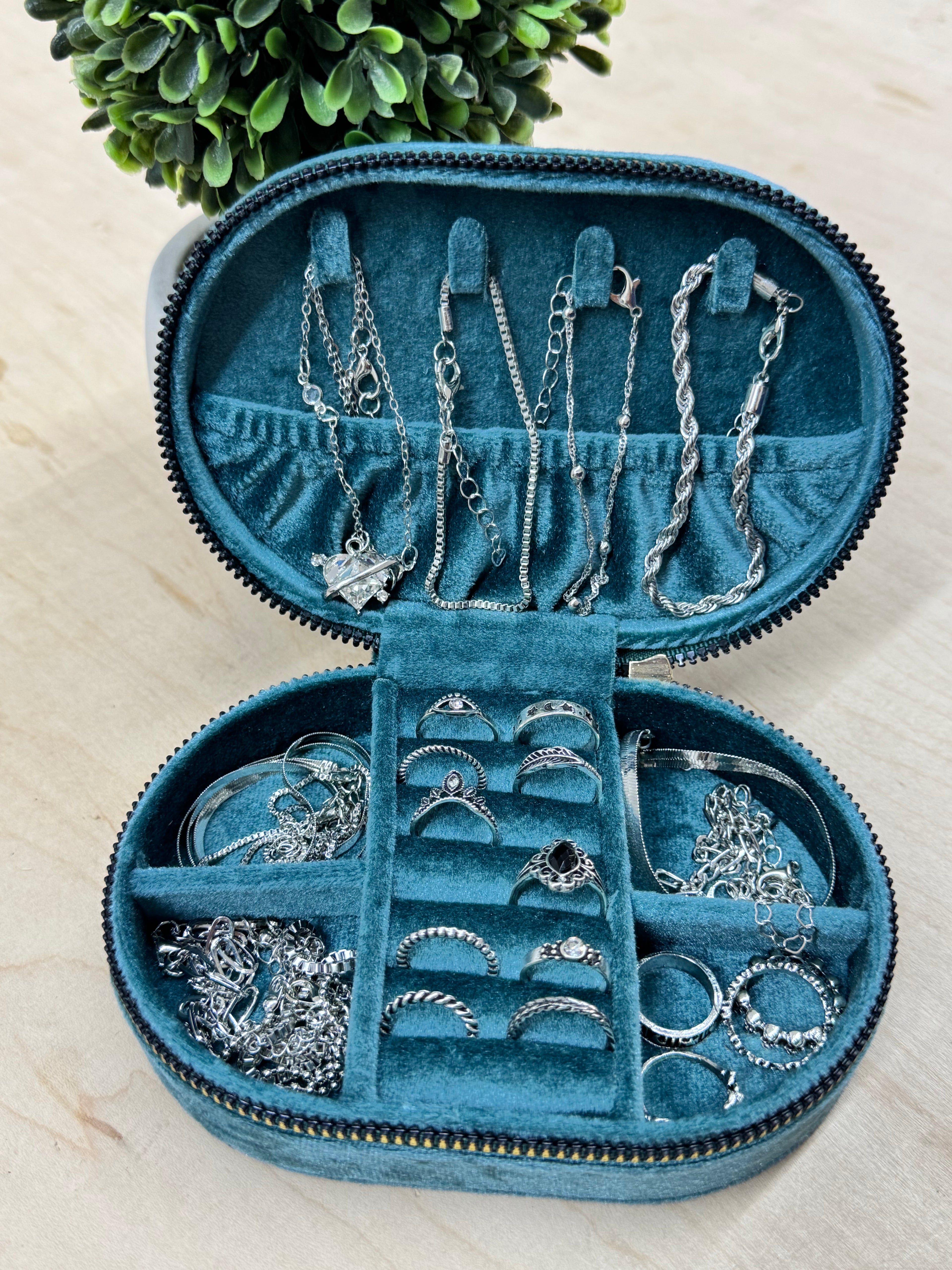 Quilted Velvet Jewelry Box – Premium Jewelry Organizer for Rings, Earrings & Necklaces